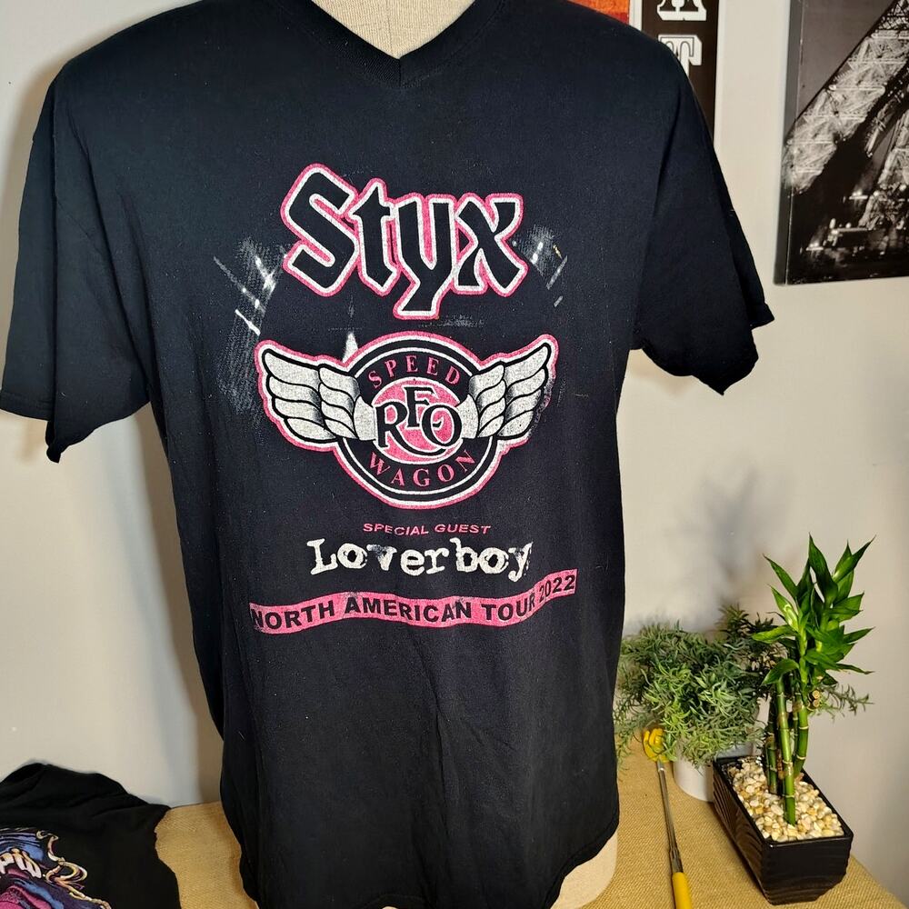 CLASSIC ROCK PRE-WORN T-SHIRT  *** STYX - LOVERBOY - REO SPEEDWAGON ***